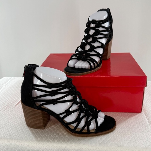 Vince Camuto Cage Karika Black Sandal with Block Heel size 7 women’s - Picture 2 of 16